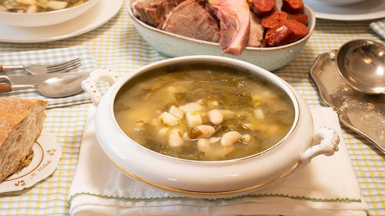 caldo gallego con alubias de bote