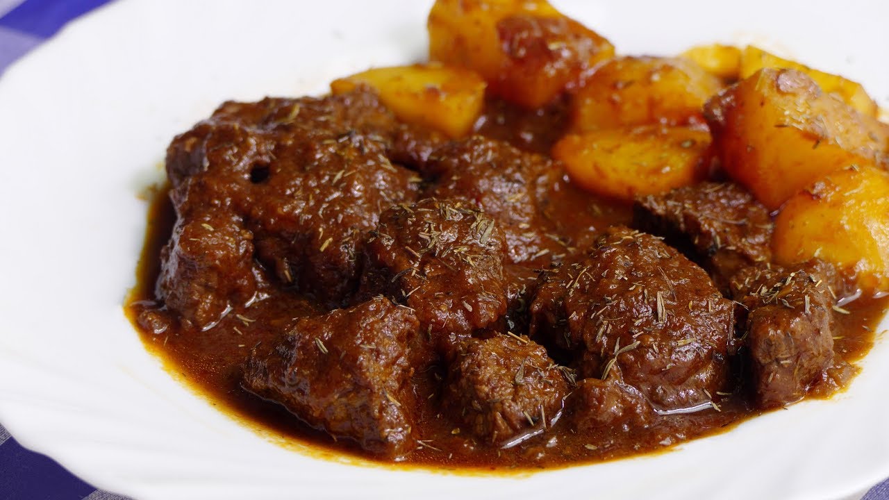 carne guisada con vino blanco