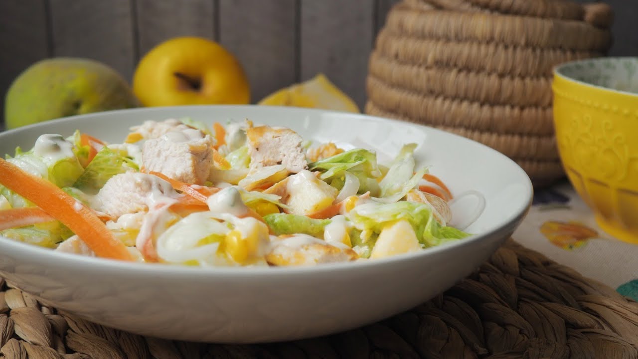 ensalada de pollo con salsa de yogur