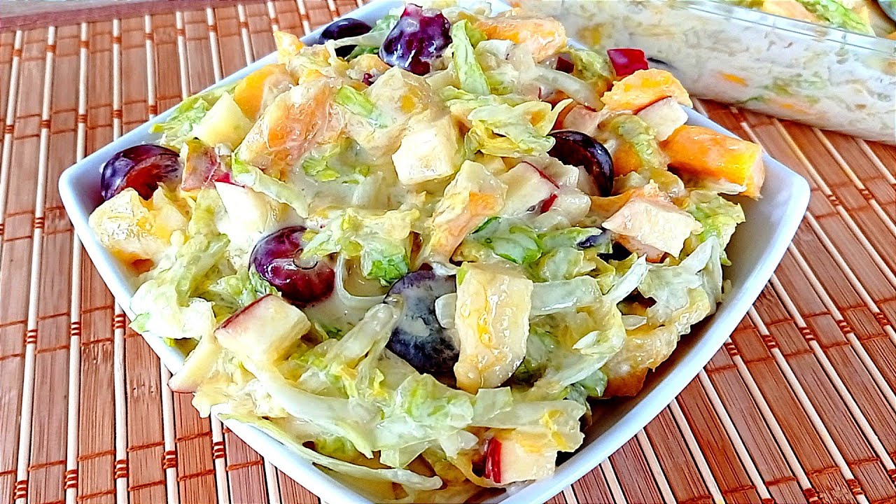 ensalada tropical de frutas y lechuga