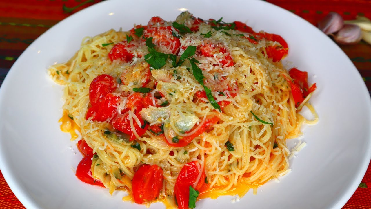espaguetis al ajillo con tomate