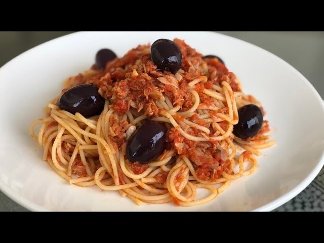 espaguetis con atun y aceitunas