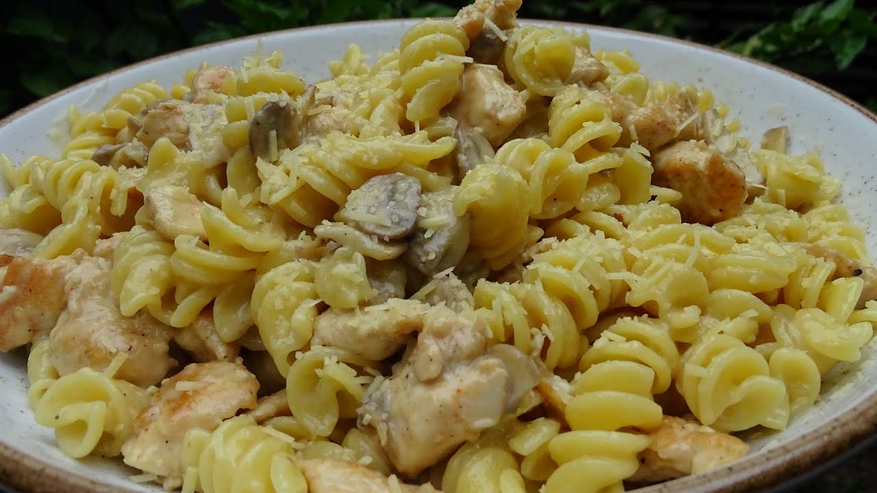 espaguetis con pollo y champiñones