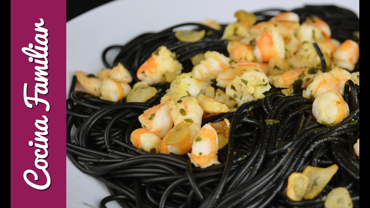 espaguetis negro con sepia y gambas