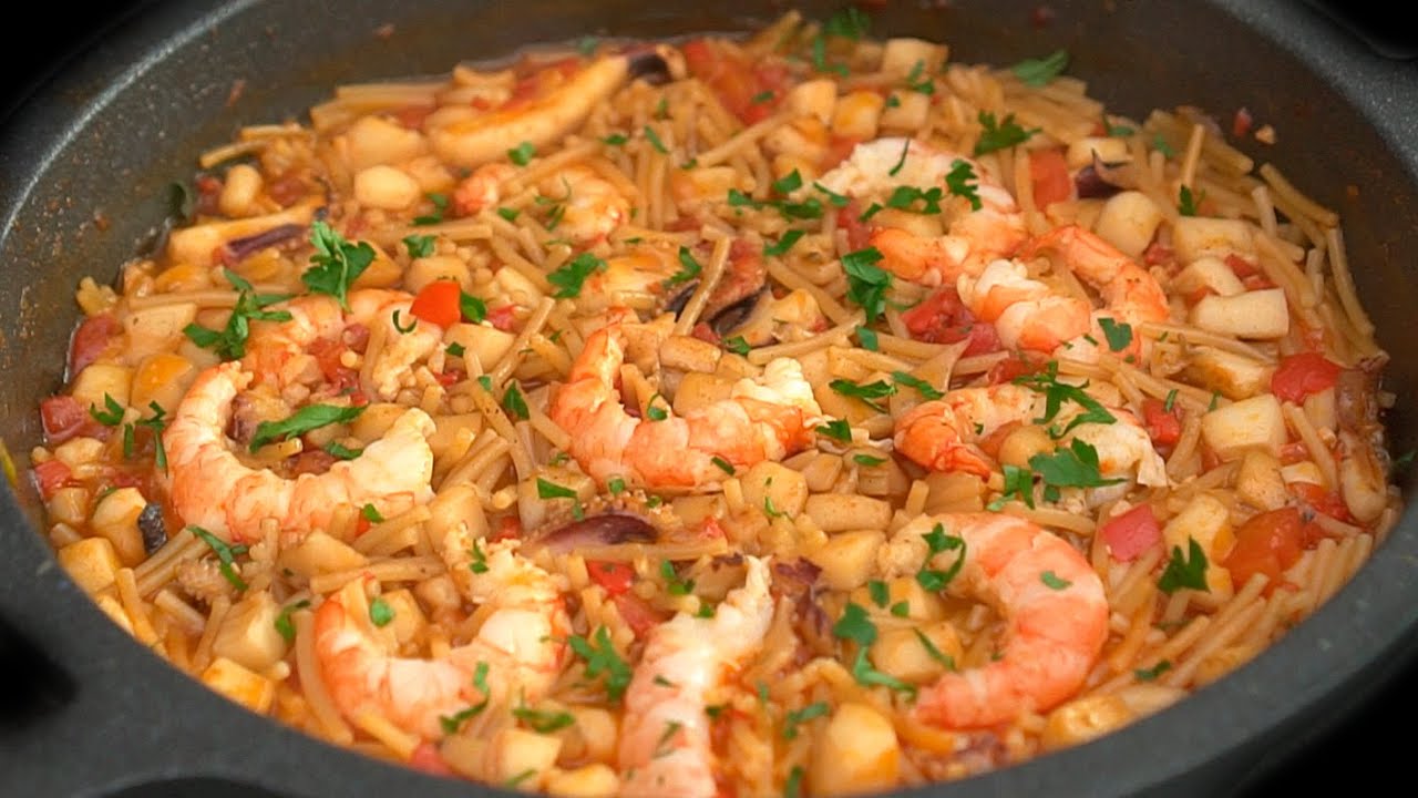 fideos con sepia y gambas