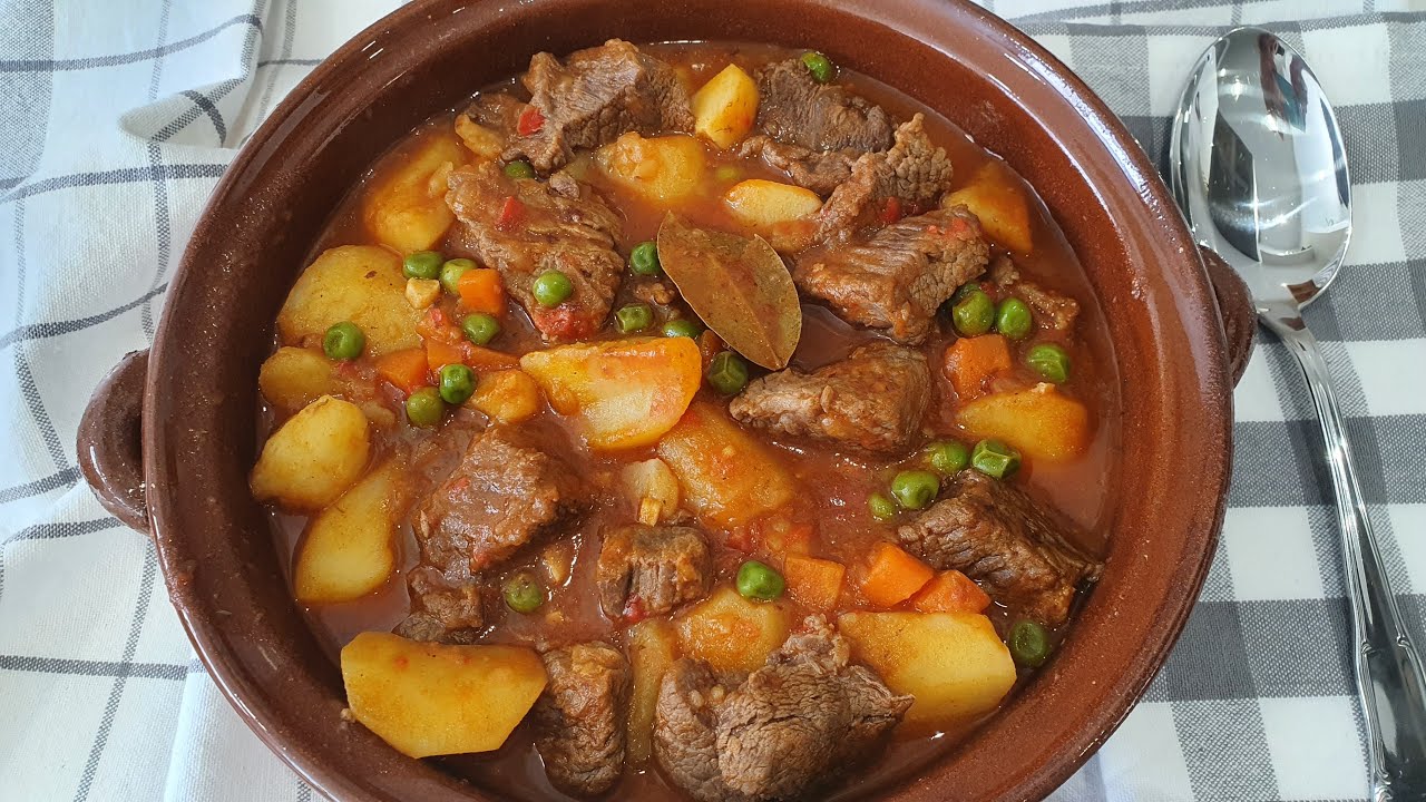 guiso de carne con patatas y guisantes