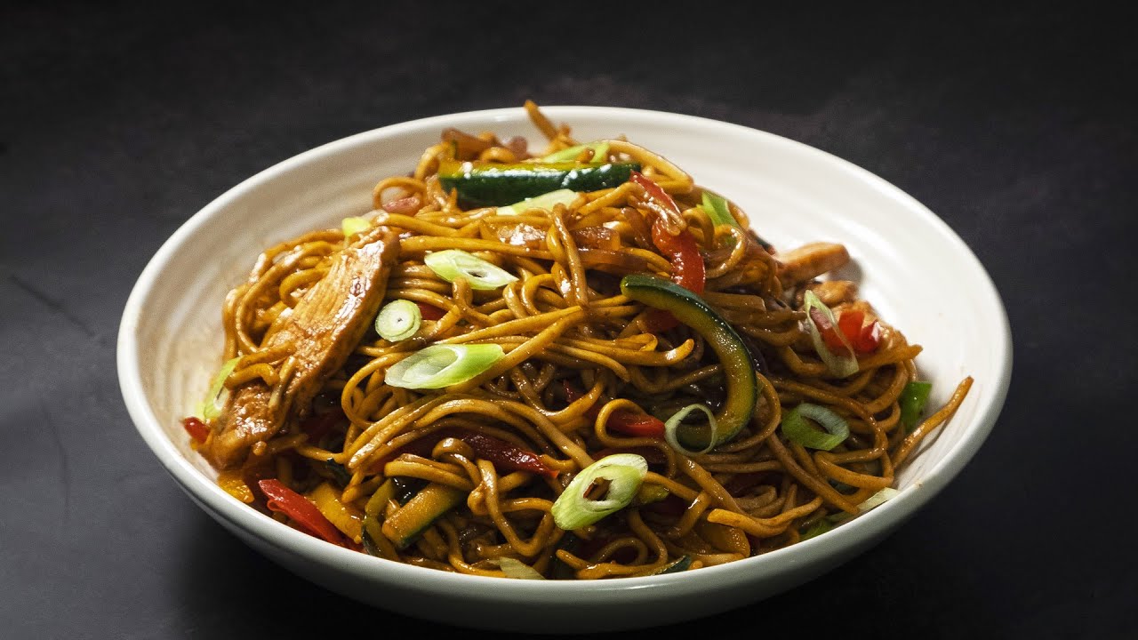 noodles con pollo y verduras