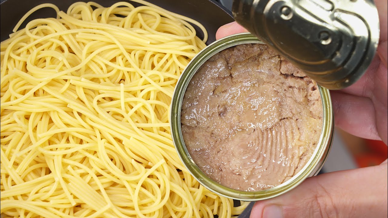 pasta con atún y cebolla