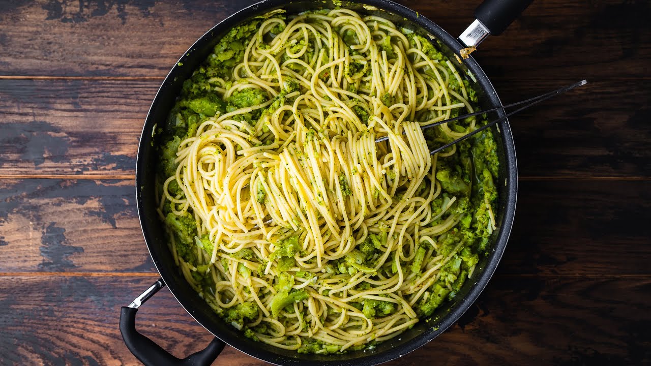 pasta con brocoli y tomate