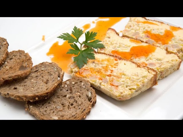 pastel de puerros y gambas con salsa