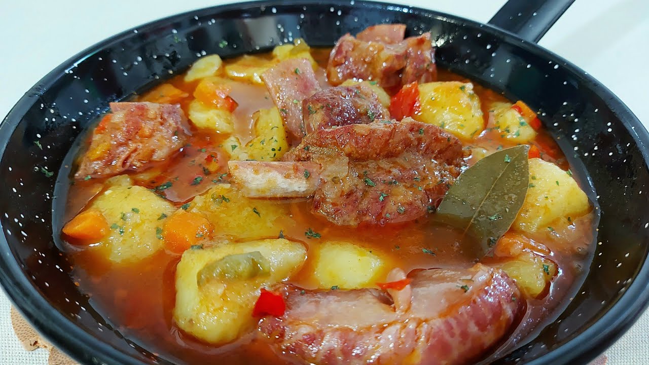patatas guisadas con costillas adobadas