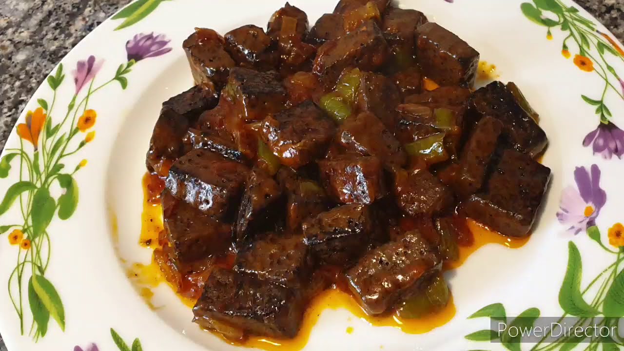 sangre encebollada con tomate frito