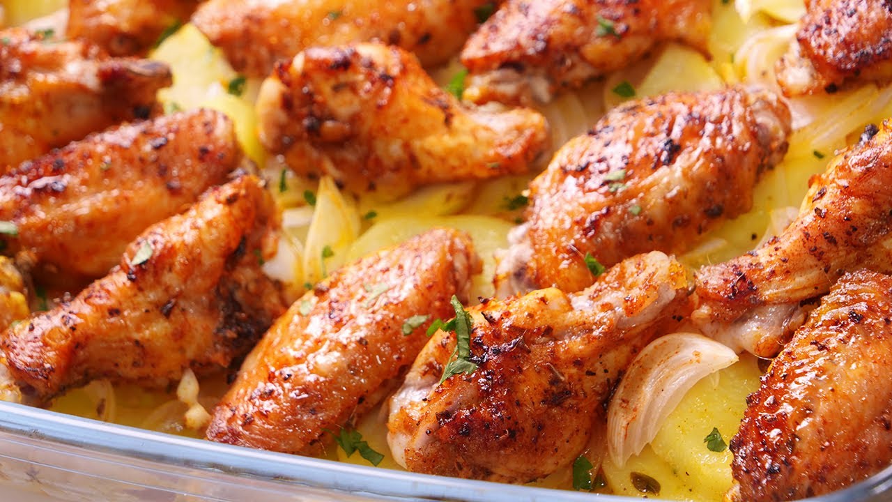 alitas de pollo al horno con patatas y vino blanco