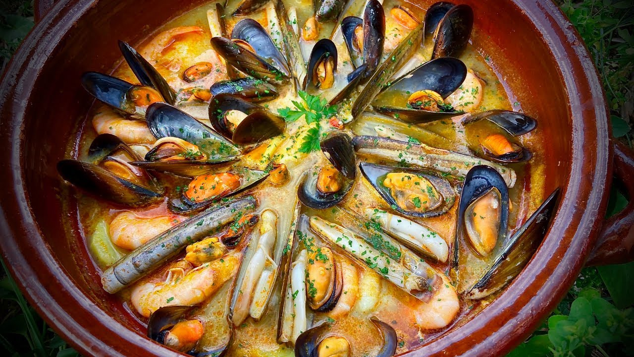 caldereta de pescado y marisco para navidad