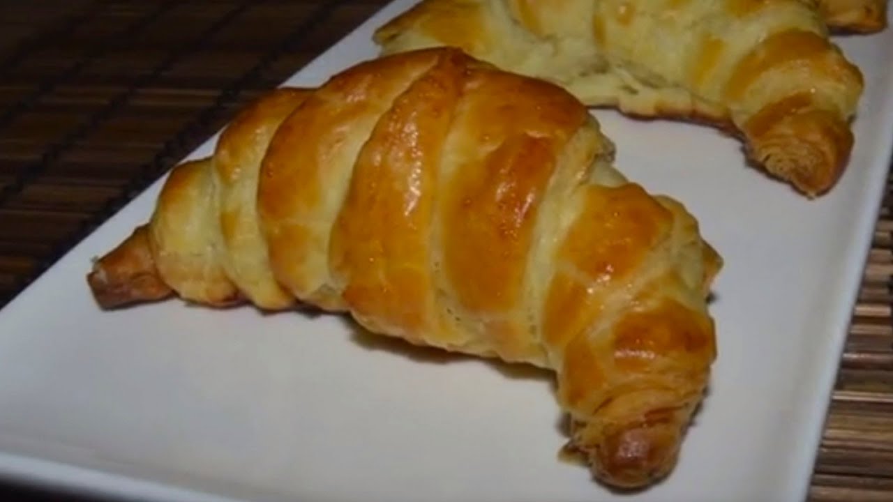 cruasanes con masa de hojaldre comprada