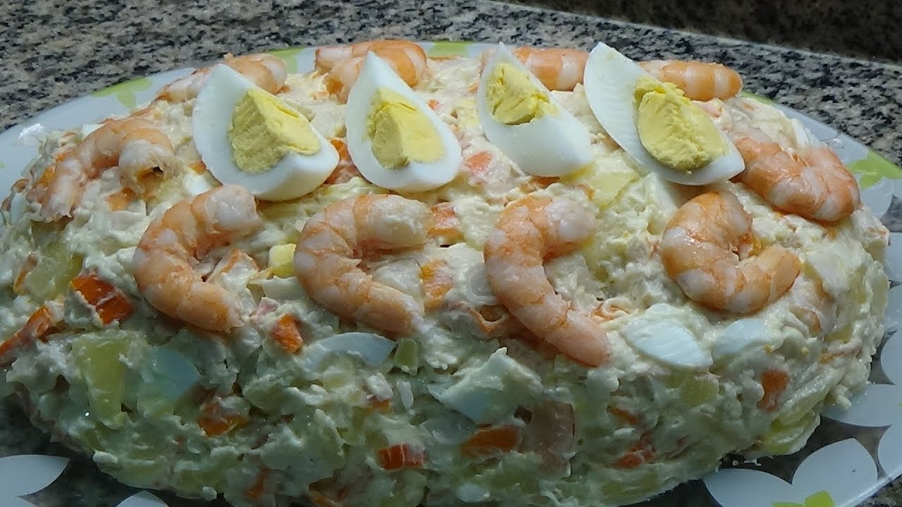 ensalada de merluza y langostinos