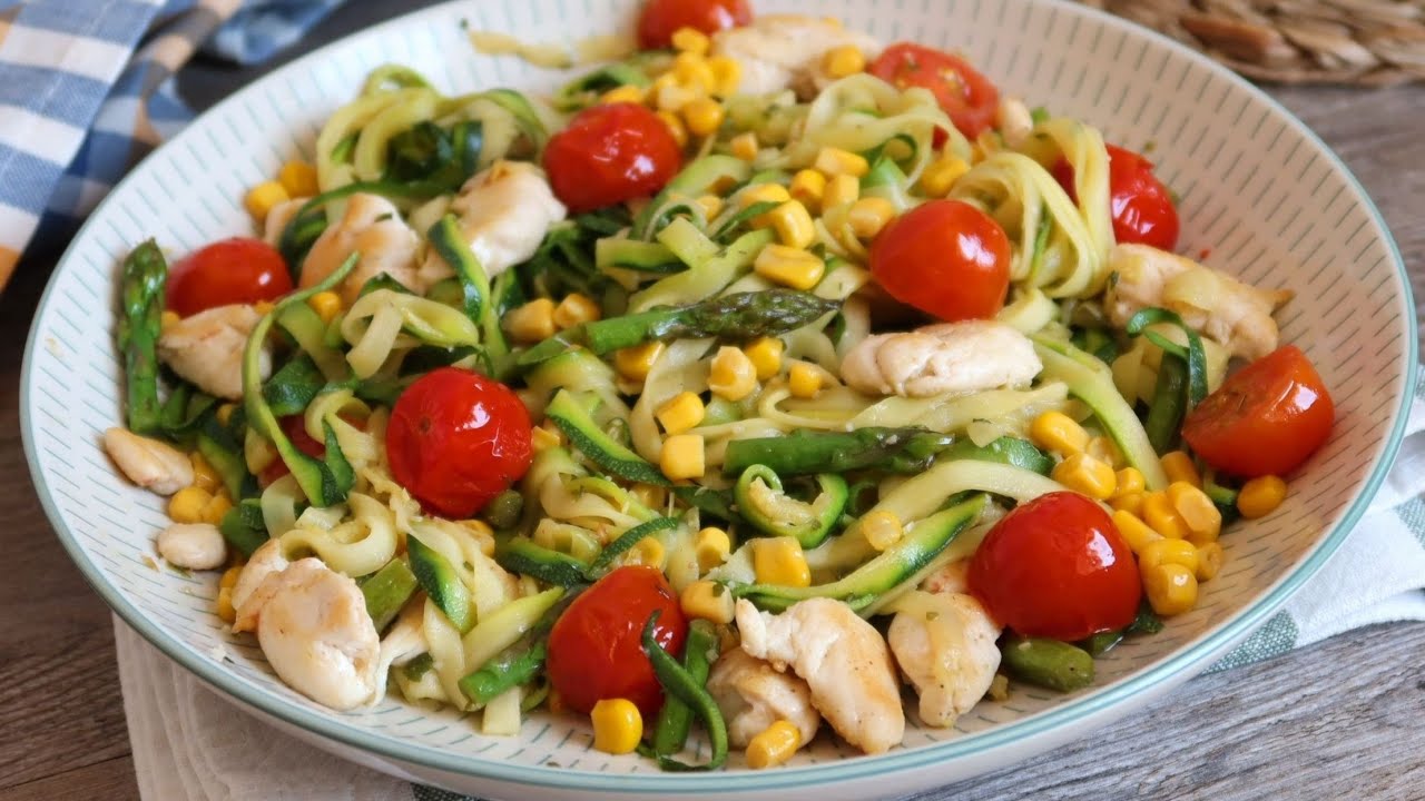 espaguetis de calabacín con pollo