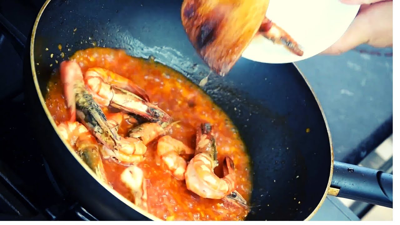 gambas en salsa de tomate