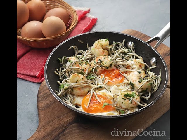 gulas con gambas y huevo