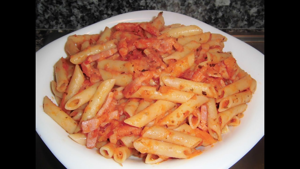 macarrones con bacon y tomate