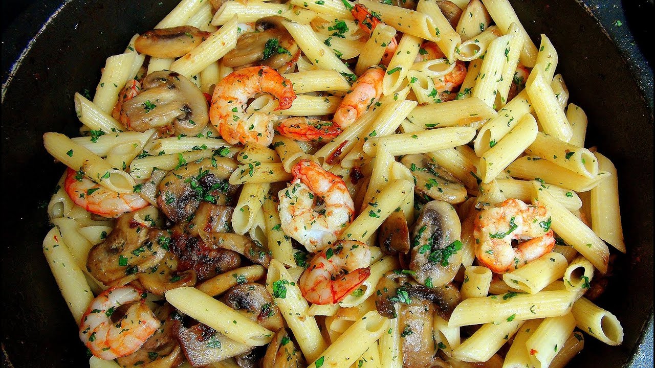 macarrones con gambas y champiñones