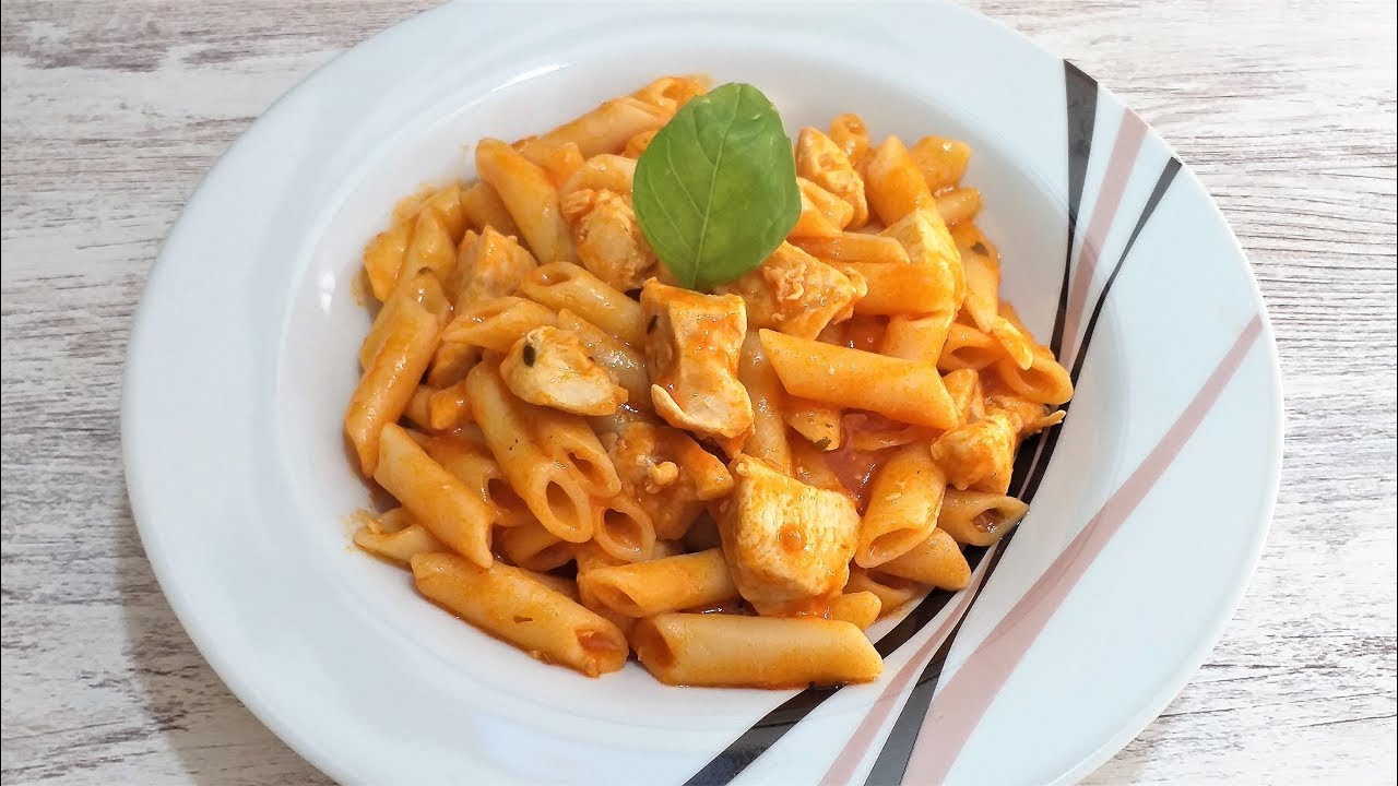 macarrones con pollo y tomate