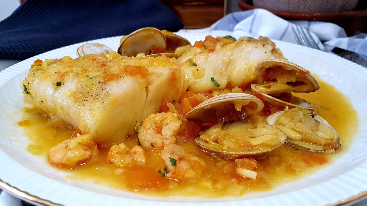 merluza a la sidra con gambas y almejas