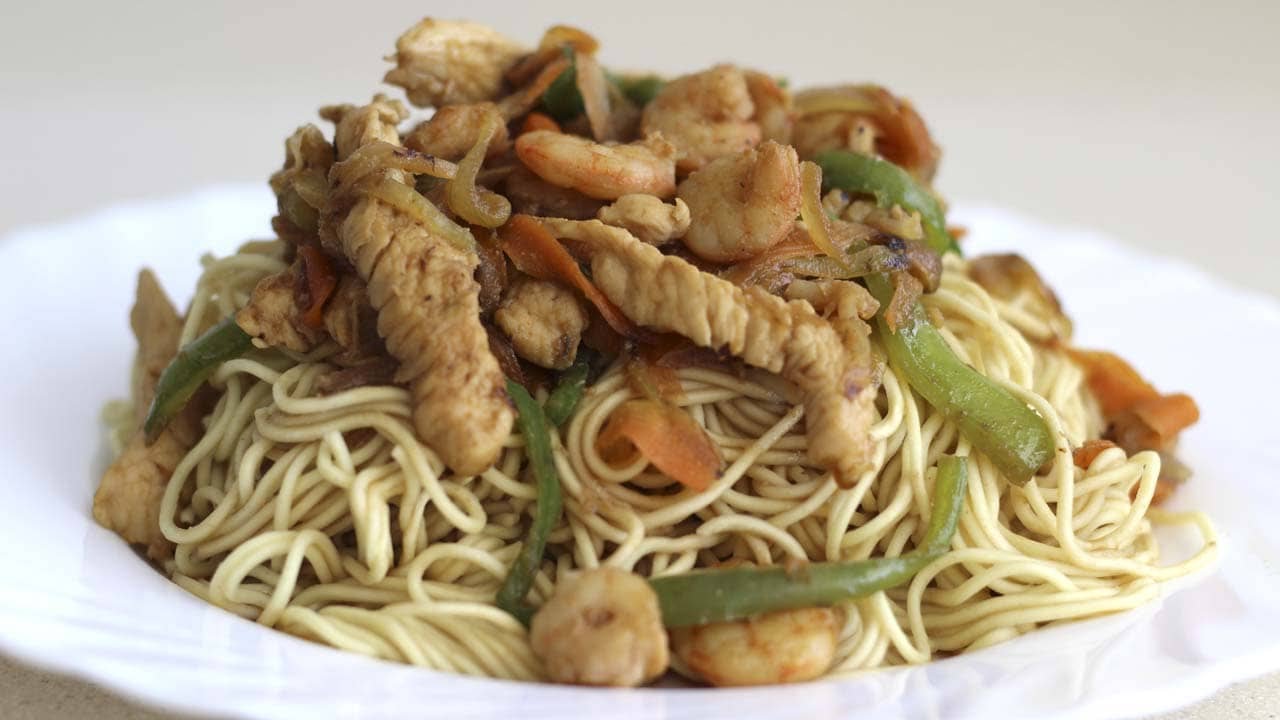 noodles con pollo y gambas