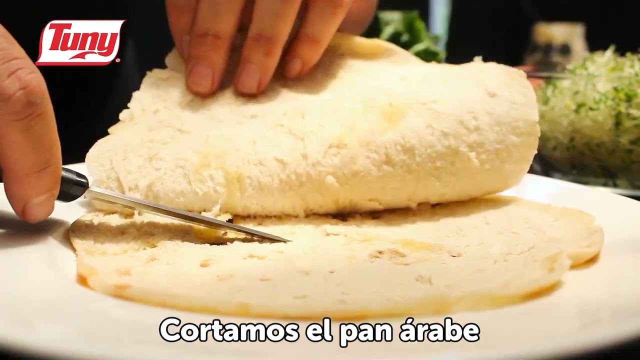 pan de pita relleno de atún