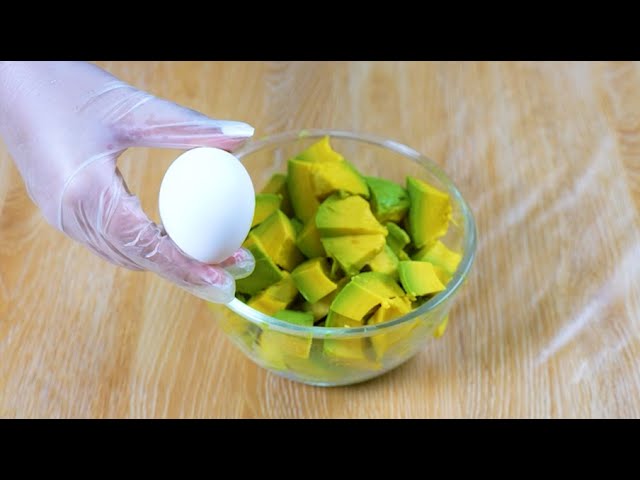pasta con aguacate y huevo