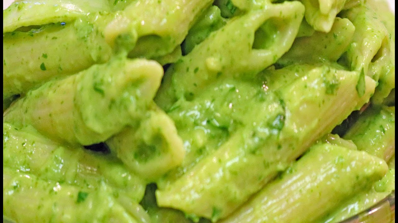 pasta con aguacate y tomate