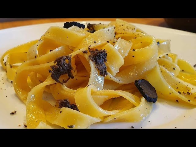 pasta con trufa y huevo