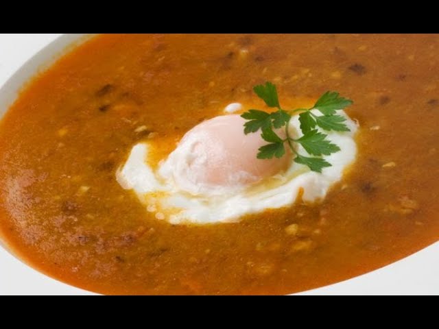 receta de sopa castellana con huevo escalfado