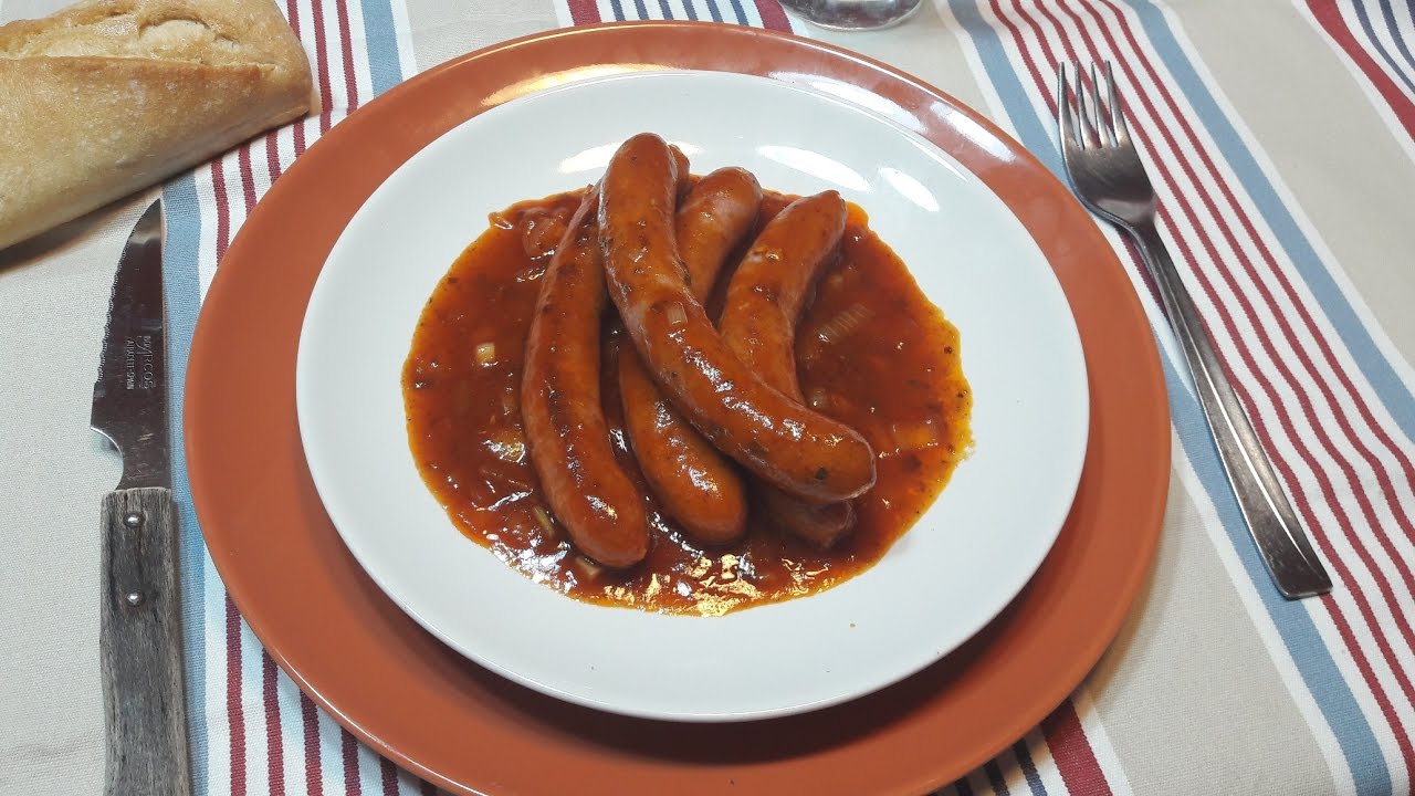 salchichas con tomate y vino blanco