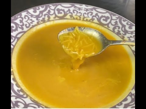 sopa con carcasa de pollo