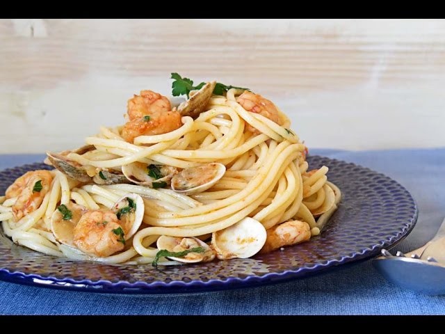 spaghetti con almejas y gambas
