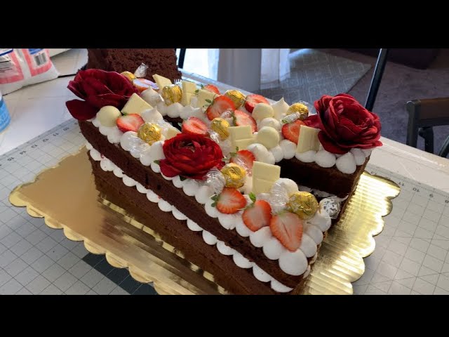 tarta con forma de a
